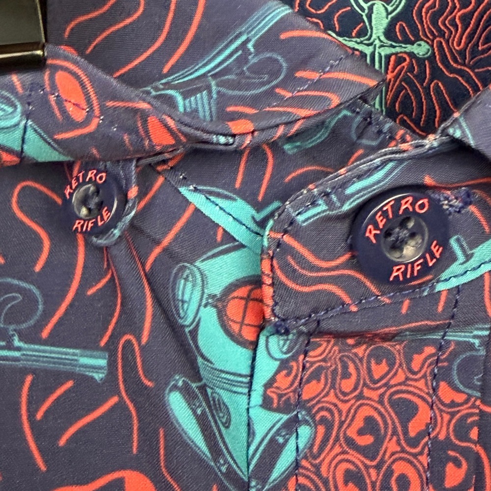 Retro Rifle DEEP DIVE Scuba Blue Short Sleeve Shirt Mens M Aloha Hawaiian Guns - Picture 8 of 10